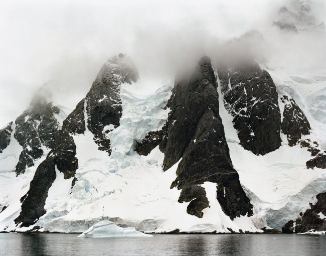 Hans-Christian Schink: Antarctica (11), 2010, C-Print_Diasec,  Auflage 5+3, 178 x 211 cm 23000 Euro, 121 x 145 cm 16500 Euro