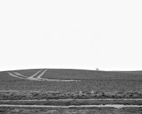 Hans-Christian Schink: Am Weg #21, 2022-24, Barytprint auf Aludibond, gerahmt mit Museumsglas, Ed. 5 + 2 AP Format 40 x 48 cm -  2900 Euro; Format 90 x 105 cm, 9000 Euro