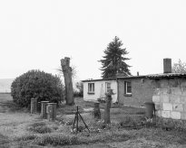 Hans-Christian Schink: Am Weg #5, 2022-24, Barytprint auf Aludibond, gerahmt mit Museumsglas, Ed. 5 + 2 AP Format 40 x 48 cm -  2900 Euro; Format 90 x 105 cm, 9000 Euro