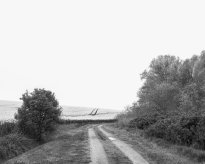 Hans-Christian Schink: Am Weg #9, 2022-24, Barytprint auf Aludibond, gerahmt mit Museumsglas, Ed. 5 + 2 AP Format 40 x 48 cm -  2900 Euro; Format 90 x 105 cm, 9000 Euro