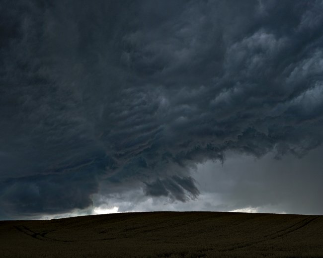 Hans-Christian Schink: Vor dem Gewitter Pigmentprint auf Hahnemühle Bütten, gerahmt mit Museumsglas, Ed. 5 + 2 AP Format 90 x 105 cm - 9000 Euro