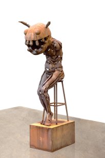 Dana Meyer: Wuddele/ Schnappviech, 2026, Stahl - getrieben und geschweißt, 225 x 55 x 110 cm, 24000 Euro